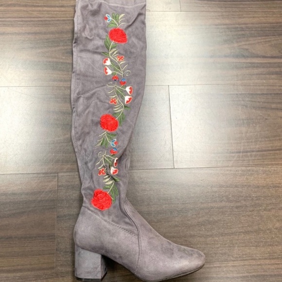 NWT Grey Floral Embroidered Classy & Trendy Boots - Picture 2 of 15